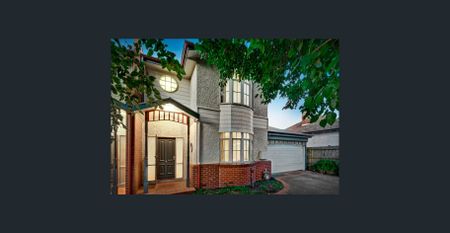 Your own private sanctuary, right amidst the action - Photo 3