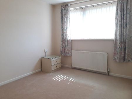 4 bedroom link detached house to rent - Photo 4