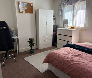 2 Bed Flat, Wise Road, E15 - Photo 4