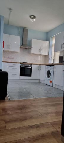 6 bedroom terraced house to rent - Photo 2