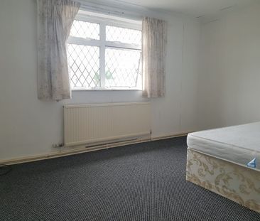 Drenon Square, Middlesex, UB3 - Photo 4