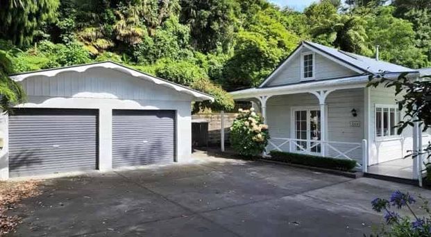 Executive Sanctuary: Pool & Grounds Included - Photo 1