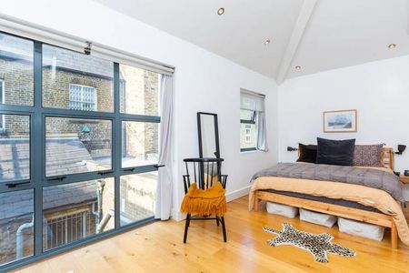 Large studio space with balcony and roof terrace in the heart of Bethnal Green - Photo 4