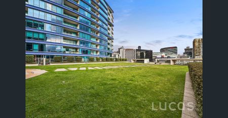 Panoramic Waterfront Luxury – Available Furnished or Unfurnished - Photo 5