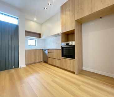 Sunny Two bedroom home in Westgate - Photo 5