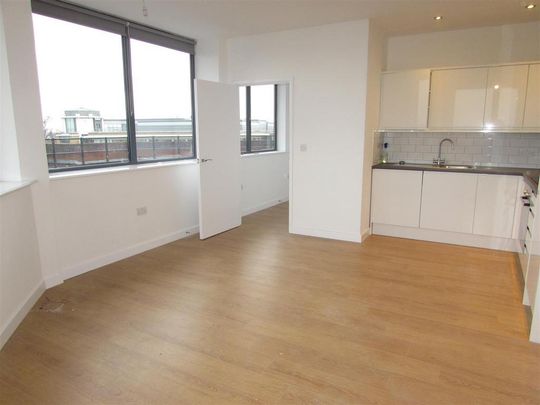 Studio to rent - Photo 1