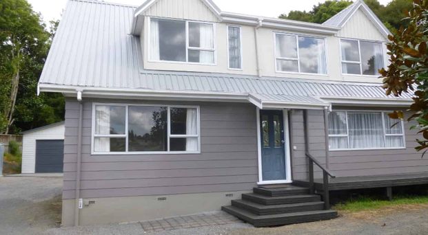 Family Friendly Four Bedroom - Photo 1