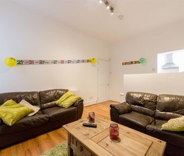 3 bed flat to rent in Dinsdale Road, Sandyford, NE2 - Photo 2