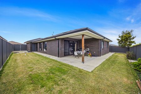 Large Executive Home In Established Estate! - Photo 2