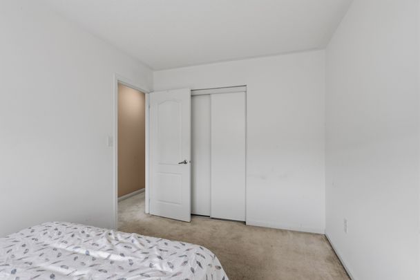 For Lease - 3086 Stornoway Circle, Oakville, Ontario - Photo 1
