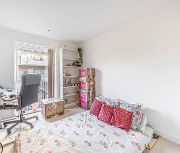 3 bedroom flat to rent - Photo 6