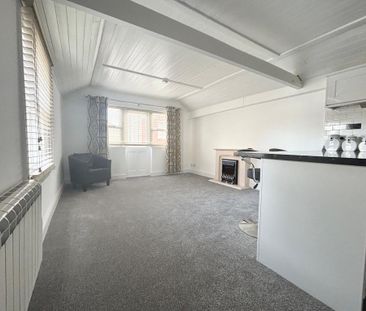 1 bedroom coach house to rent - Photo 1