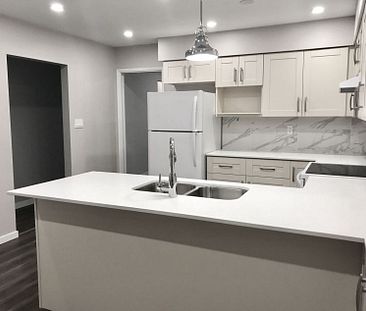 Fully Renovated 5 Bedroom Duplex near Kensington Burnaby For Rent - Photo 6