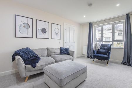 4 bedroom detached house to rent - Photo 2