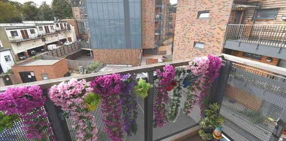 Townhall Square, Crayford, DA1 - Photo 2