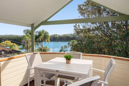 Luxurious Family Retreat With Pristine Water Views - Photo 4