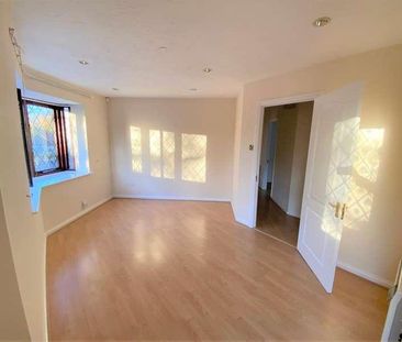 Crookham Road, Fleet, GU51 - Photo 2