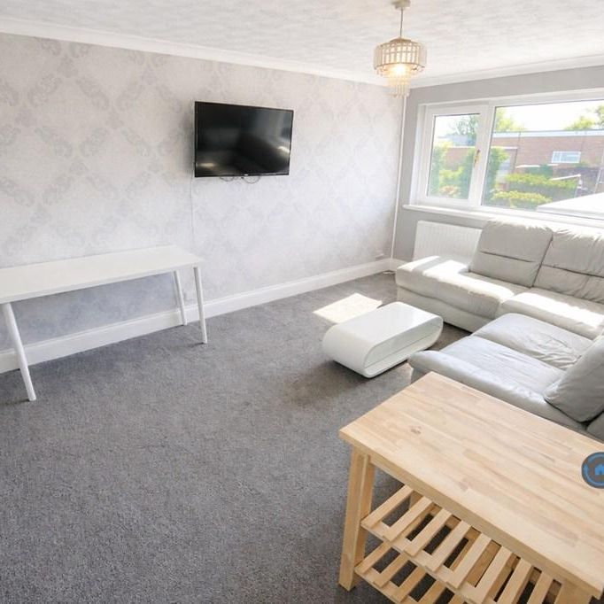 3 bedroom end of terrace house to rent - Photo 1