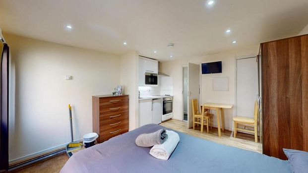 Studio to rent - Photo 1