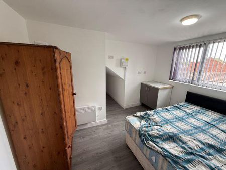1 bedroom flat to rent - Photo 2