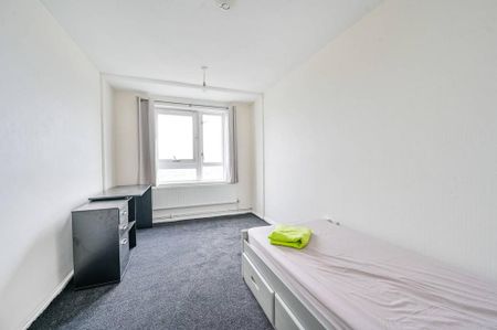 3 bedroom flat to rent - Photo 2