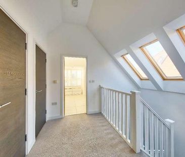 Langley Place, Guildford, Surrey, GU2 - Photo 4