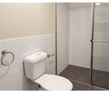 Space to Work, Relax & Entertain in Abitare - study space, courtyar... - Photo 4