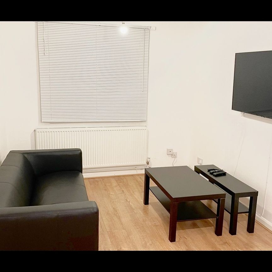 6 Bed Terraced House, Gadd Street, NG7 - Photo 1