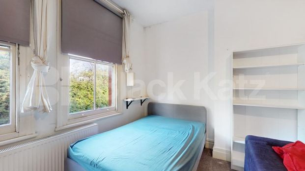***HEATING AND HOT WATER INCLUDED***This is a fantastic apartment set on the second floor of well maintained period house in the heart of West Hampstead - Photo 1