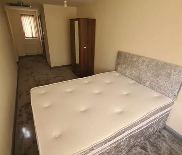 Double Bedroom Available in Professional House-share Room 1 - Photo 6