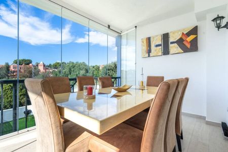 Luxury penthouse for rent in Marbella Del Este, Andalusia - Photo 4