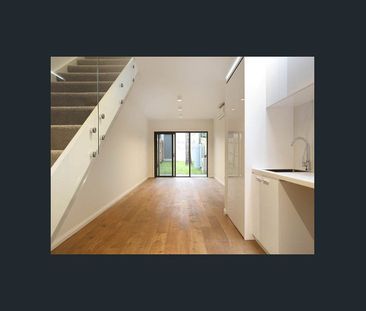 Stylish Two-Bedroom Living in the Heart of Northcote - Photo 5