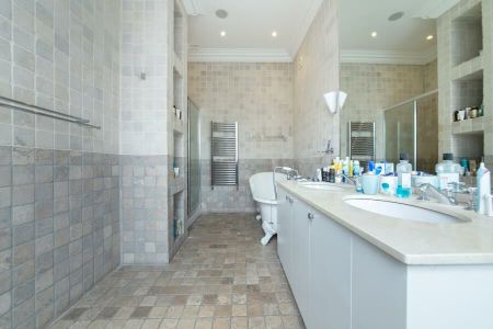 5 Bedroom House To Let - Photo 4