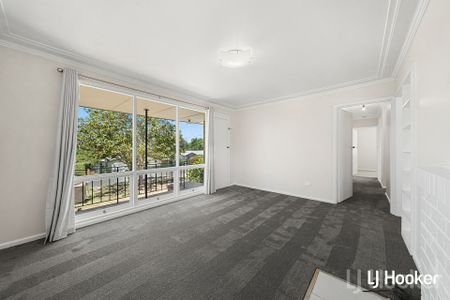 Spacious Three-Bedroom Home - Photo 5