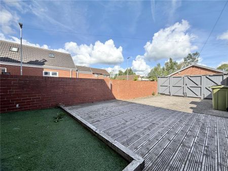 3 bedroom terraced house to rent - Photo 3