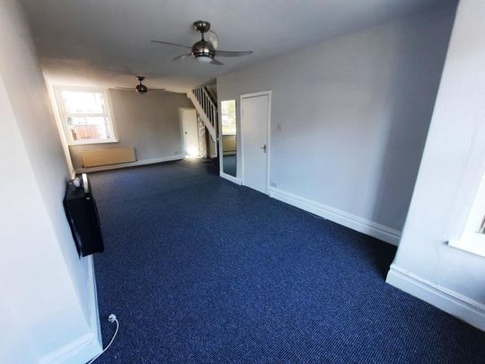 4 Bed Terraced House, Alphonsus Street, M16 - Photo 1