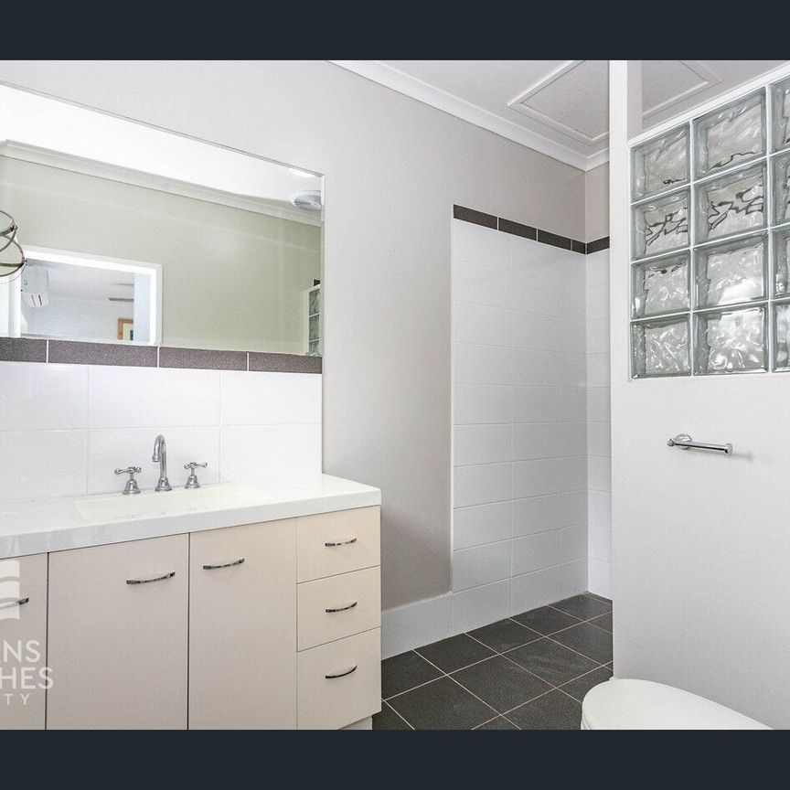 Fully Furnished Beachside Home! - Photo 1