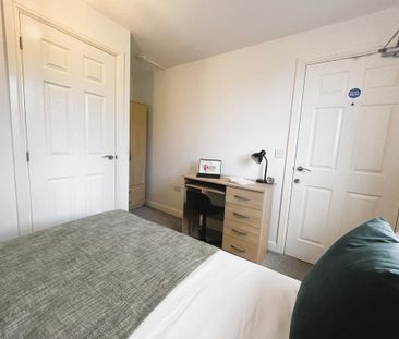 3 bedroom terraced house to rent - Photo 3