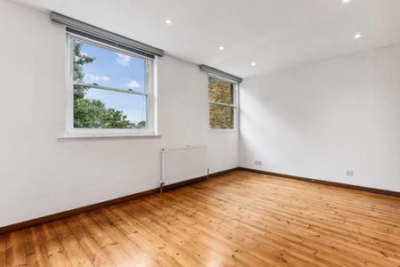 A modern town house with roof terrace and garden in Petersham's popular Meadow Close - Photo 2