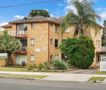 CENTRAL CBD, MASSIVE ENTERTAINING BALCONY! - Photo 5