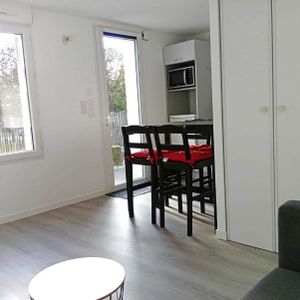 Location Appartement 1 pièce 18m² LA ROCHE SUR YON 85000 - Photo 2