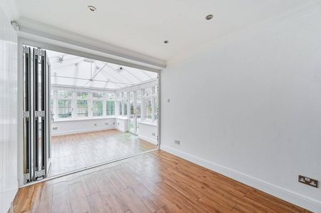 6 bedroom detached house to rent - Photo 3