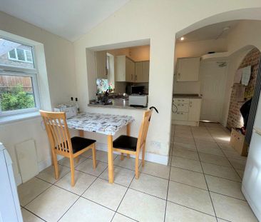 1 bedroom in a house share to rent - Photo 6