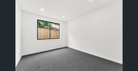Luxury Living in a Prime Mount Waverley Location - Photo 2