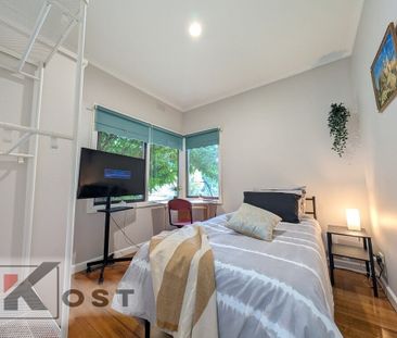 Blackburn South - Photo 2