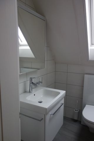 zentrale 2½ Zimmer-Dachwohnung, moderne Küche und Bad - Foto 4