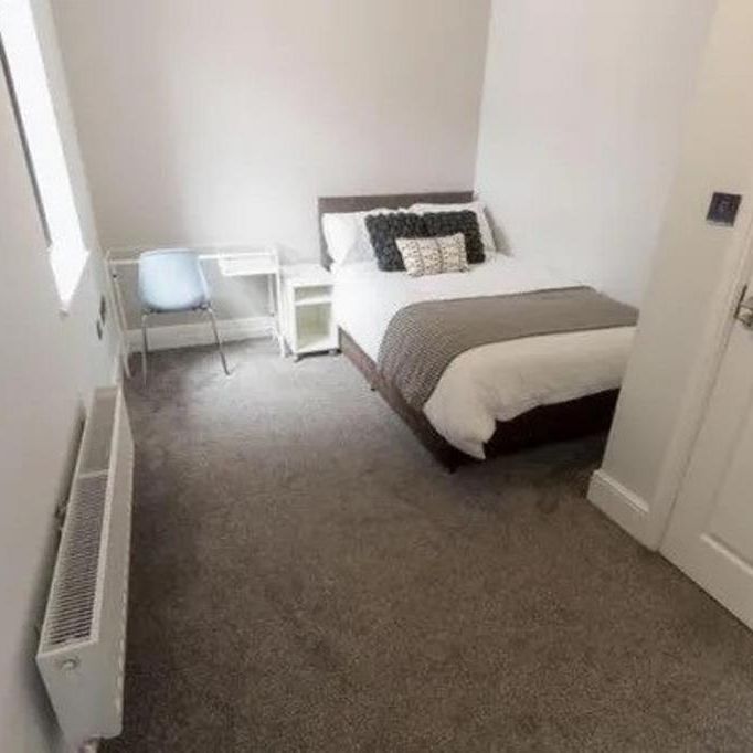 6 bedroom house to rent - Photo 1