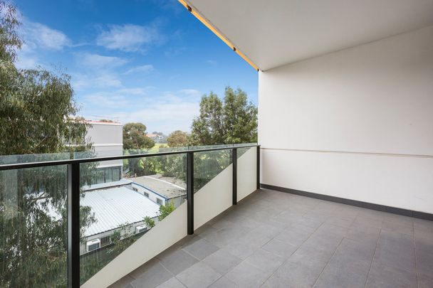 215/222 Bay Road, Sandringham - Photo 1