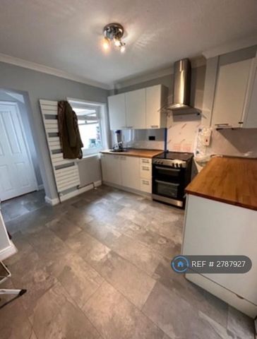 2 bedroom terraced house to rent - Photo 4