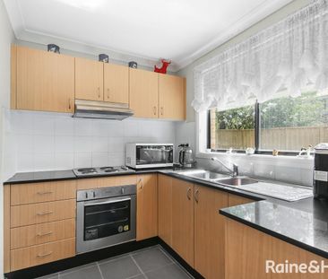 Three Bedroom Townhouse In Convenient Location - Photo 5